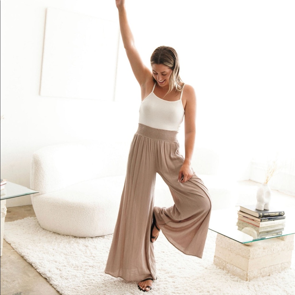 Carly Jean Los Angeles Leigh Pants in Khaki